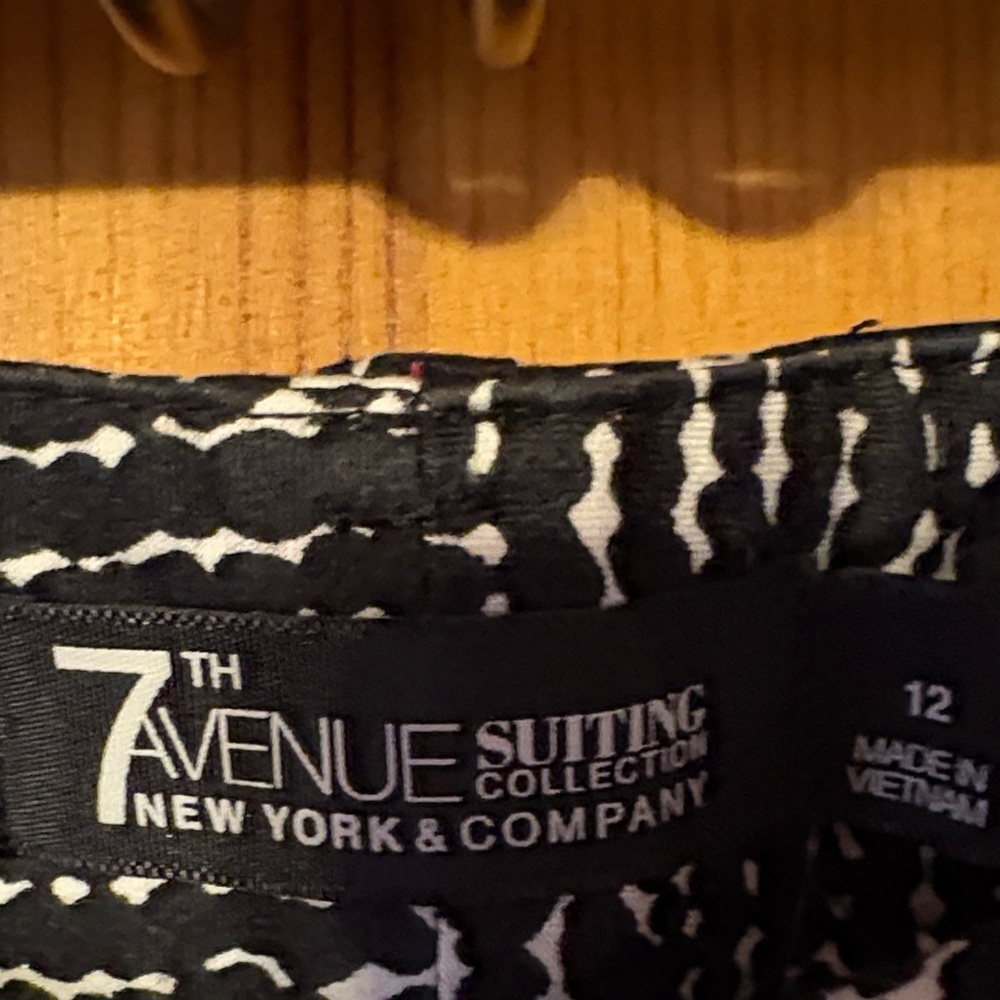 New York & Company Black and White Capris Size 12 - Picture 2 of 4